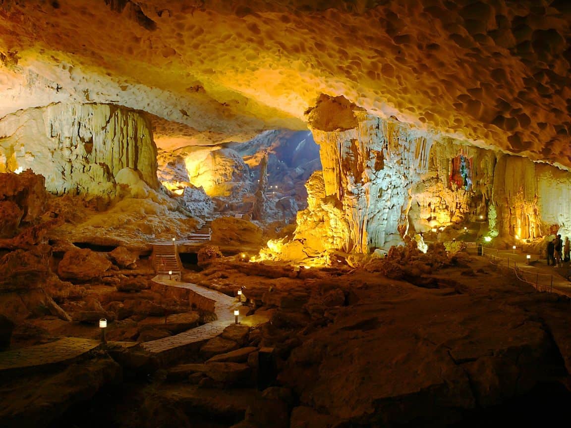 Thien Ha Cave